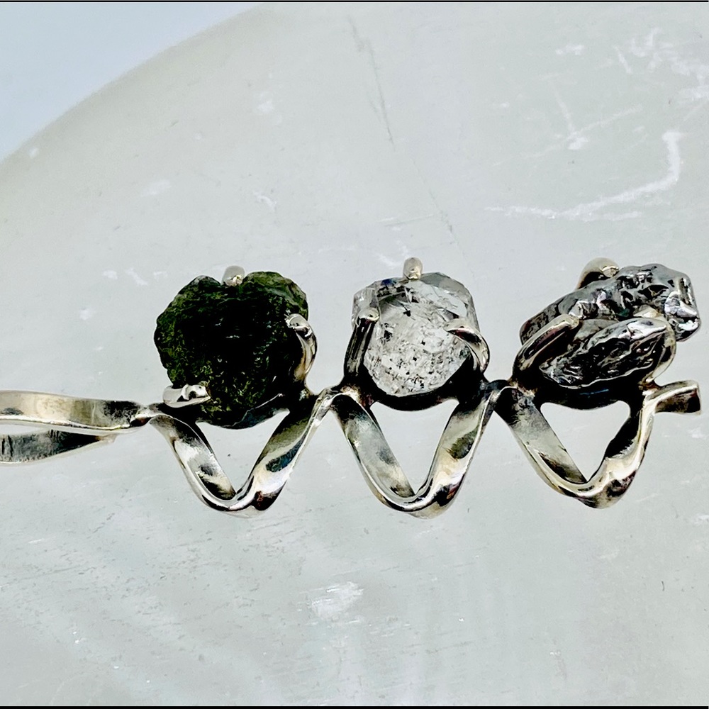 🆕 GENUINE CZECH MOLDAVITE PENDANT